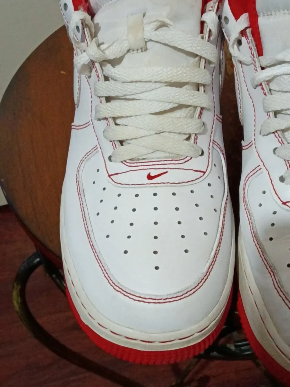 Nike Air Force 1 Sneakers Mens Size 11 US White University Red Shoes CV1724-100